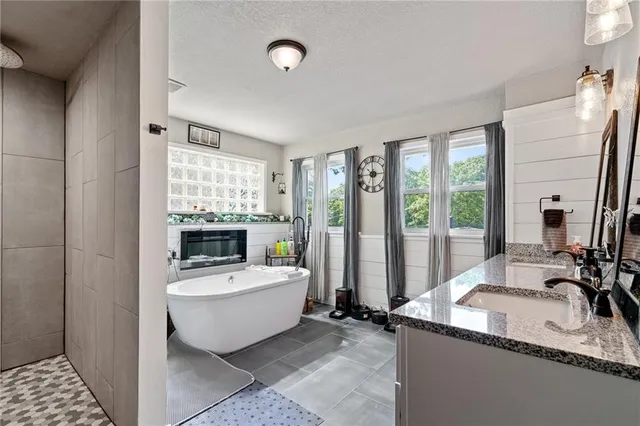 $389,950 | 4815 Cheyenne Lane, McLouth, KS 66054