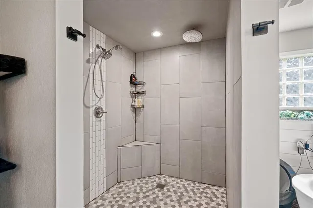 $389,950 | 4815 Cheyenne Lane, McLouth, KS 66054