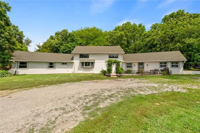 $389,950 | 4815 Cheyenne Lane, McLouth, KS 66054