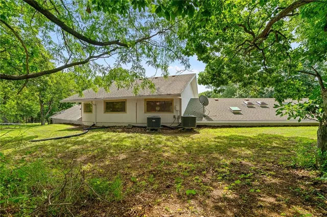 $389,950 | 4815 Cheyenne Lane, McLouth, KS 66054