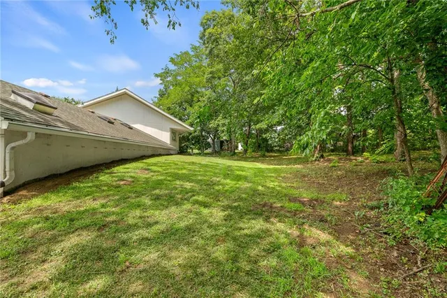 $389,950 | 4815 Cheyenne Lane, McLouth, KS 66054