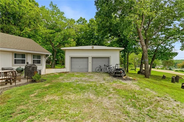 $389,950 | 4815 Cheyenne Lane, McLouth, KS 66054