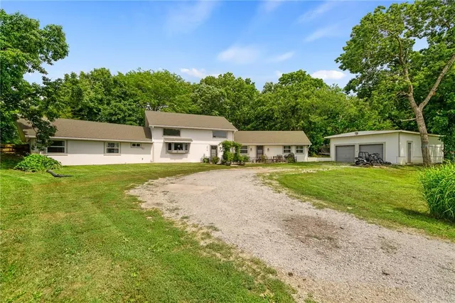 $389,950 | 4815 Cheyenne Lane, McLouth, KS 66054