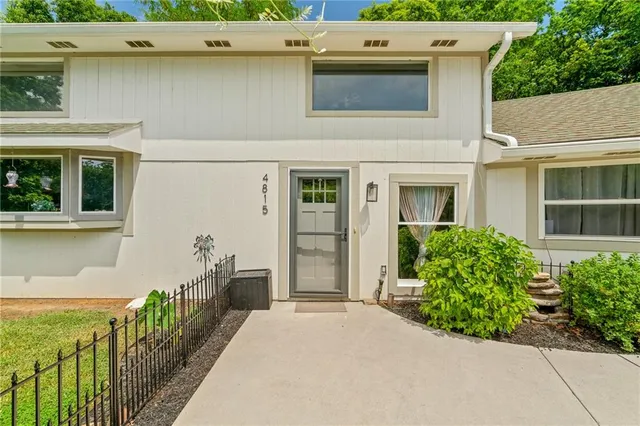 $389,950 | 4815 Cheyenne Lane, McLouth, KS 66054