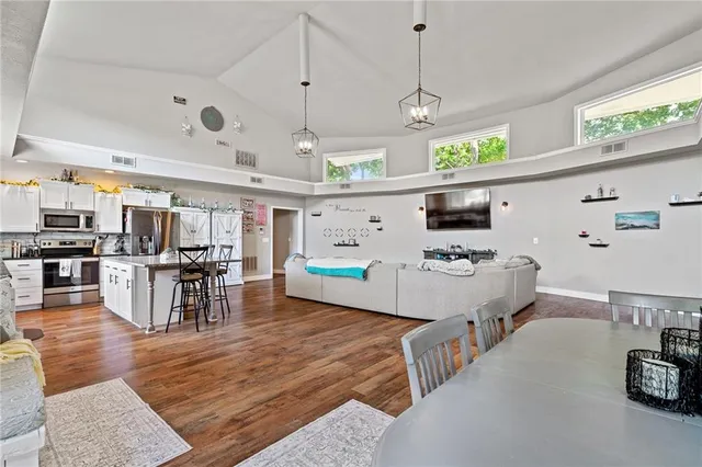 $389,950 | 4815 Cheyenne Lane, McLouth, KS 66054