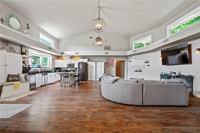 $389,950 | 4815 Cheyenne Lane, McLouth, KS 66054