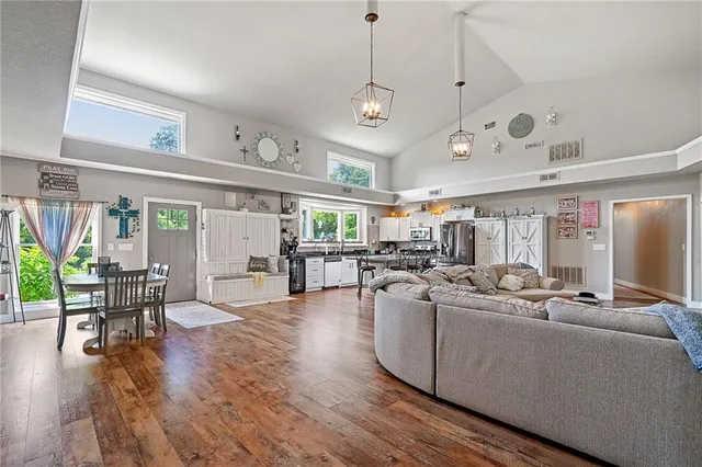 $389,950 | 4815 Cheyenne Lane, McLouth, KS 66054