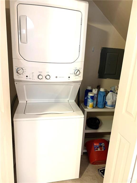 2201 South Jackson Road, Unit 35 Pharr, TX 78577 - Photo 17 of 21 a utility room with dryer and washer
