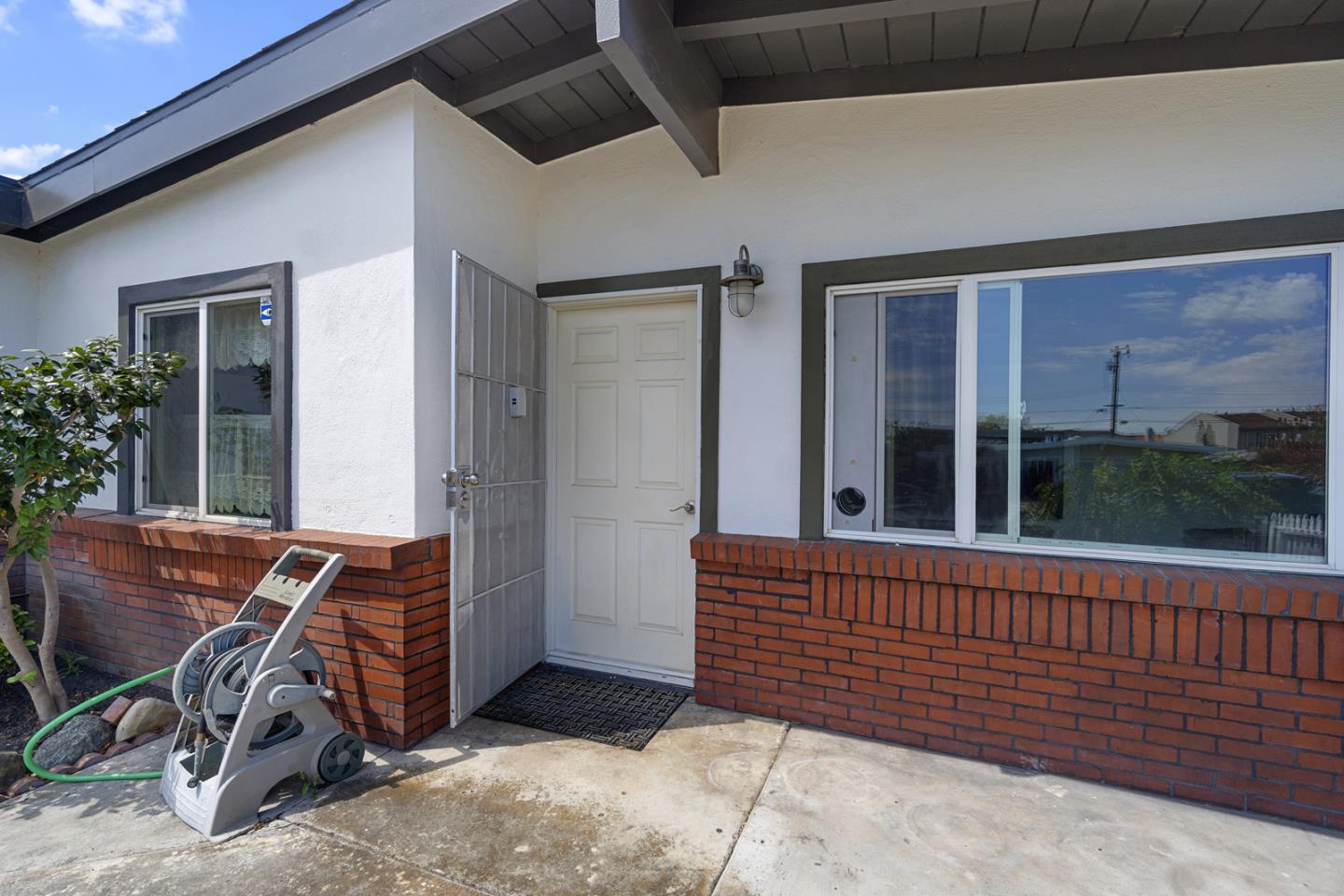 1958 Jackson Street Santa Clara, CA 95050 - Photo 4 of 22 a view of a balcony with chairs