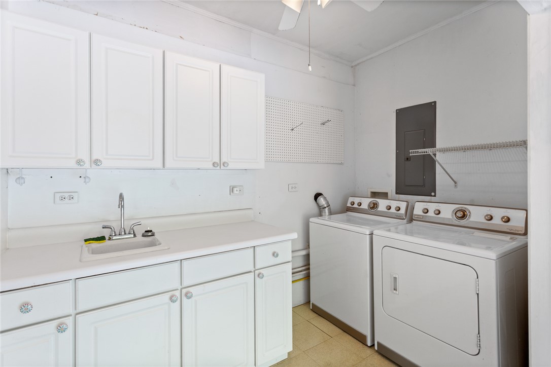 202 Keowee Trail Seneca, SC 29672 - Photo 34 of 35 This laundry area features practical amenities for daily tasks.