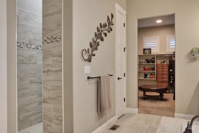 $999,999 | 11365 West Collina Vista Drive, Star, ID 83669