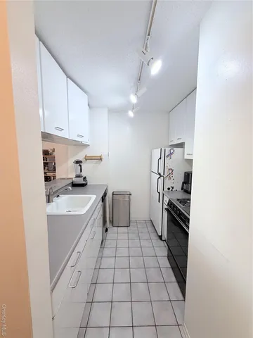 $399,999 | 4 Martine Avenue, Unit 411, White Plains, NY 10606