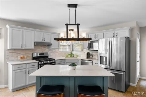 $535,000 | 120 Glenallen Drive, St. Peters, MO 63376