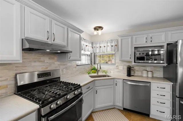 $535,000 | 120 Glenallen Drive, St. Peters, MO 63376