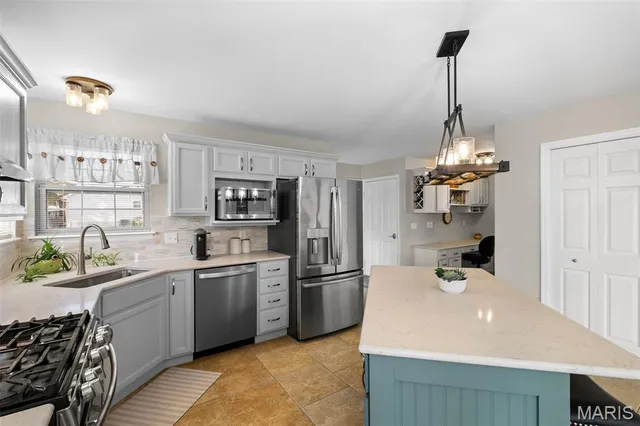 $535,000 | 120 Glenallen Drive, St. Peters, MO 63376