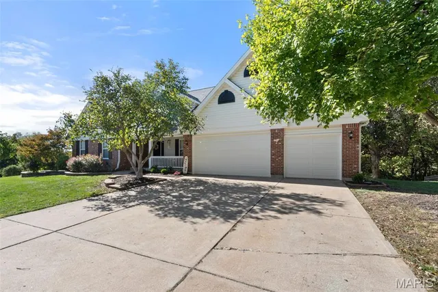 $535,000 | 120 Glenallen Drive, St. Peters, MO 63376
