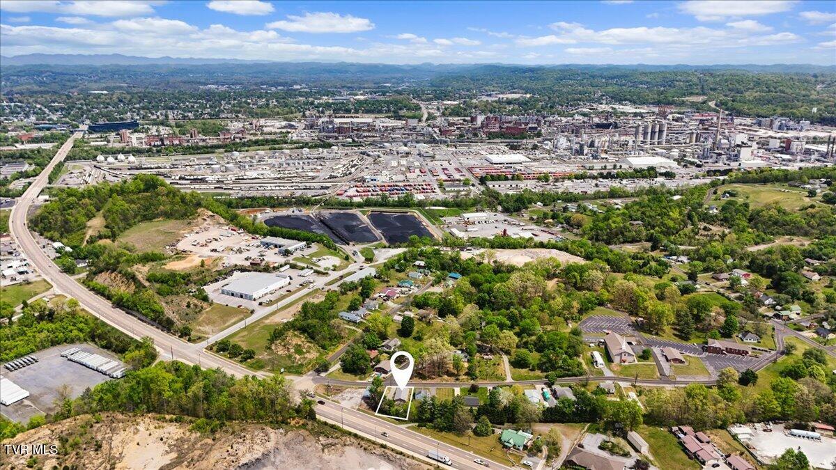 1321 Haga Road Kingsport, TN 37660 - Photo 36 of 38 36-DJI_20260417132615_0484_D