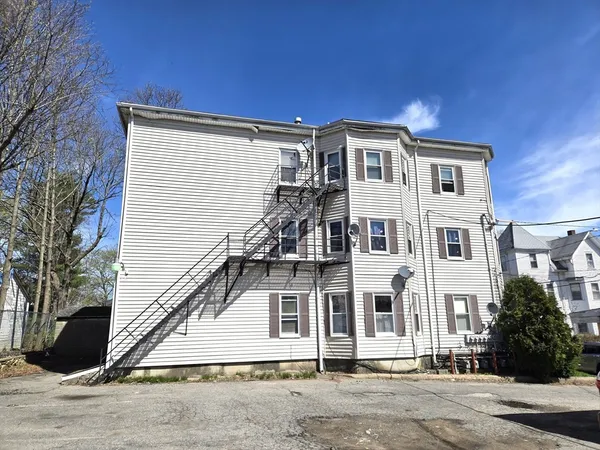$1,595 | 16 Bunker Avenue, Unit 2R, Brockton, MA 02301