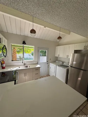 $3,400 | 521 Pepeekeo Street, Unit 3, Honolulu, HI 96825