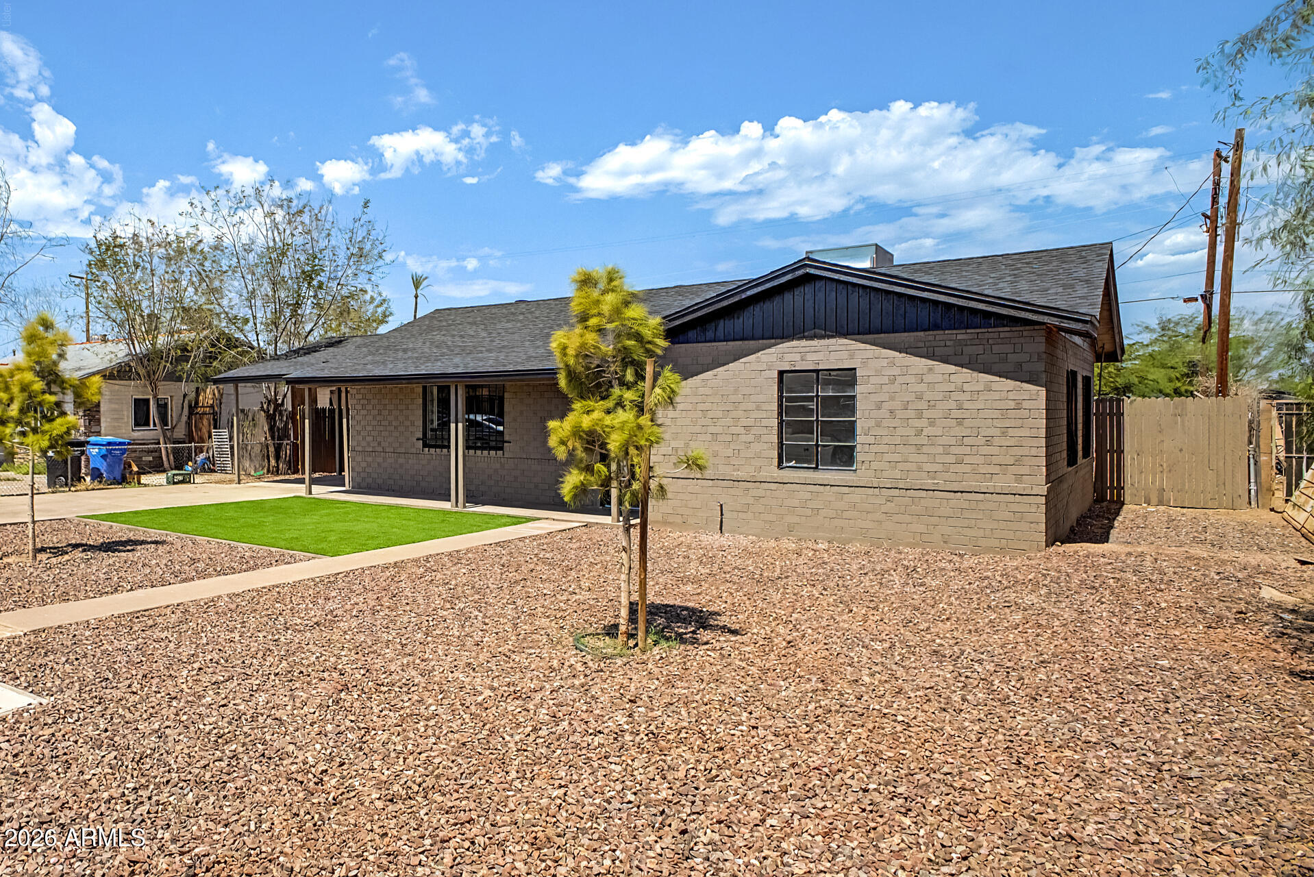 122 West Roeser Road Phoenix, AZ 85041 - Photo 3 of 23 05 Roeser