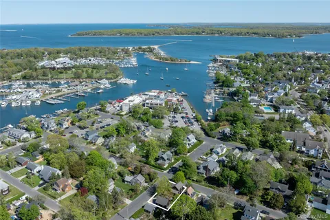 $999,000 | 302 Monsell Place, Greenport, NY 11944