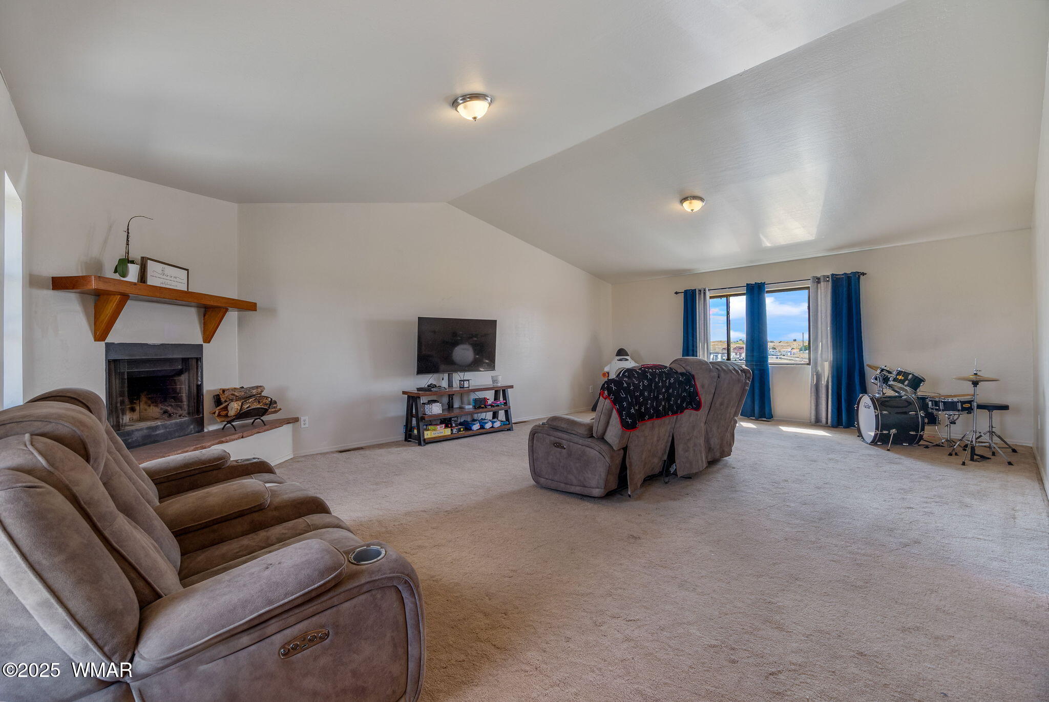 529 Foothills Boulevard Taylor, AZ 85939 - Photo 9 of 30 Living Room