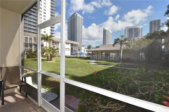 $229,900 | 2600 Diana Drive, Unit 114, Hallandale Beach, FL 33009