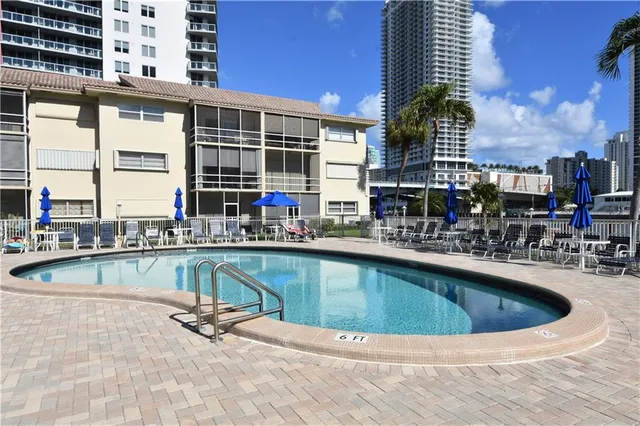 $229,900 | 2600 Diana Drive, Unit 114, Hallandale Beach, FL 33009