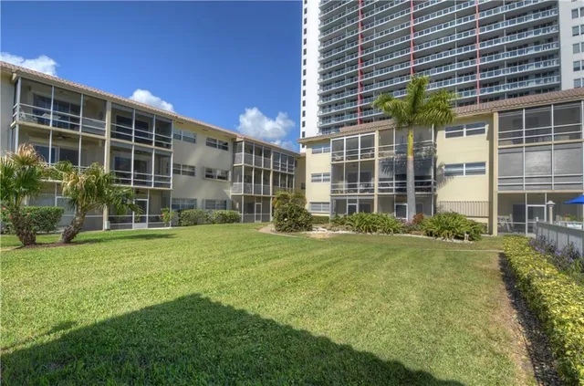 $229,900 | 2600 Diana Drive, Unit 114, Hallandale Beach, FL 33009