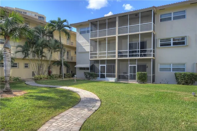 $229,900 | 2600 Diana Drive, Unit 114, Hallandale Beach, FL 33009