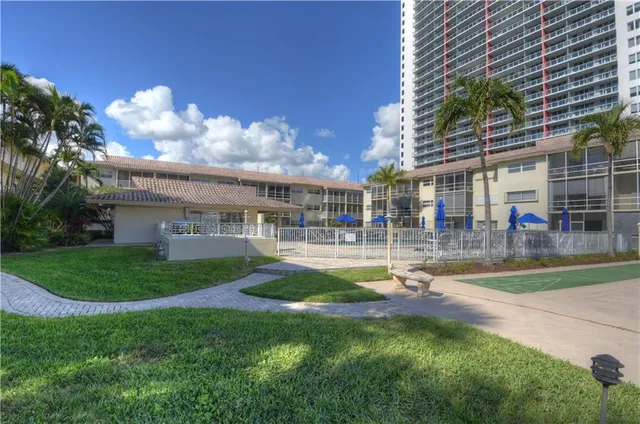 $229,900 | 2600 Diana Drive, Unit 114, Hallandale Beach, FL 33009