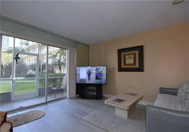 $229,900 | 2600 Diana Drive, Unit 114, Hallandale Beach, FL 33009