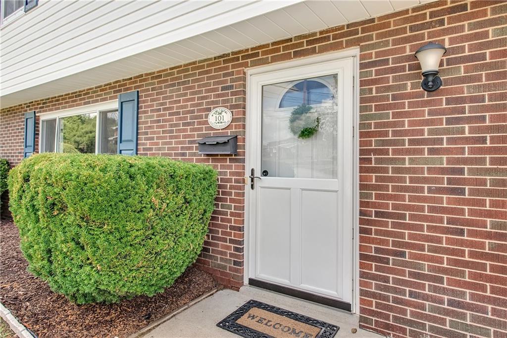 101 Locust Ridge Drive Pittsburgh, PA 15209 - Photo 2 of 25 Gallery Image 2