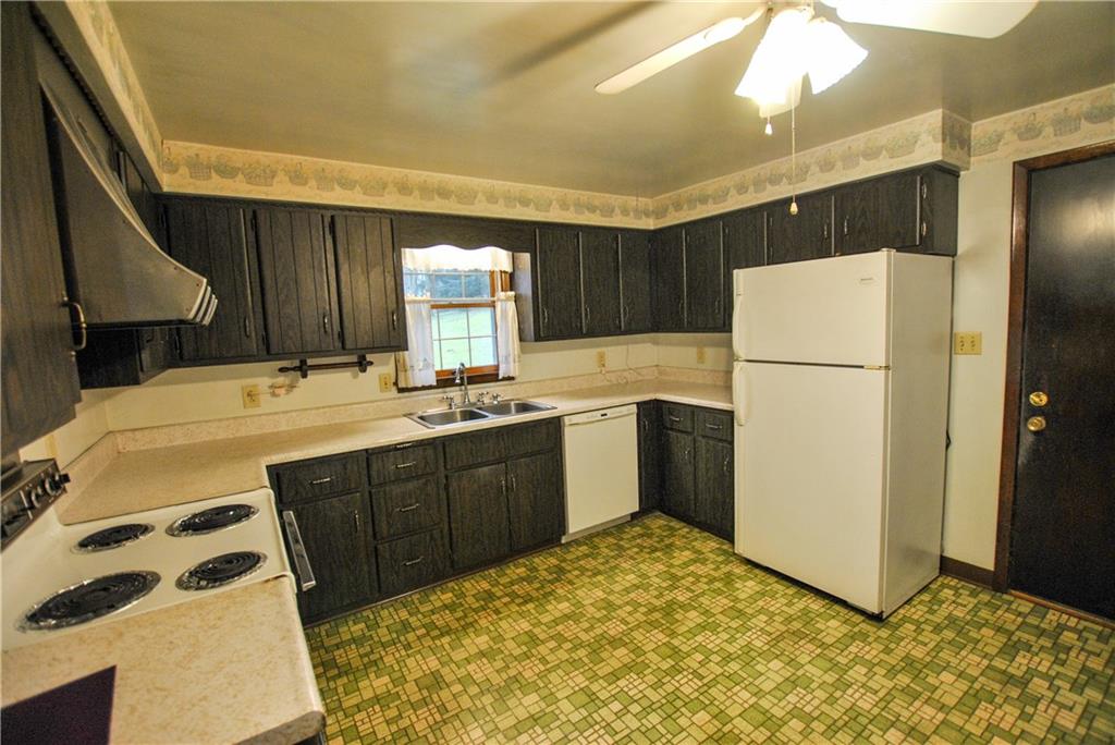 131 Rockdale Road Butler, PA 16002 - Photo 4 of 20