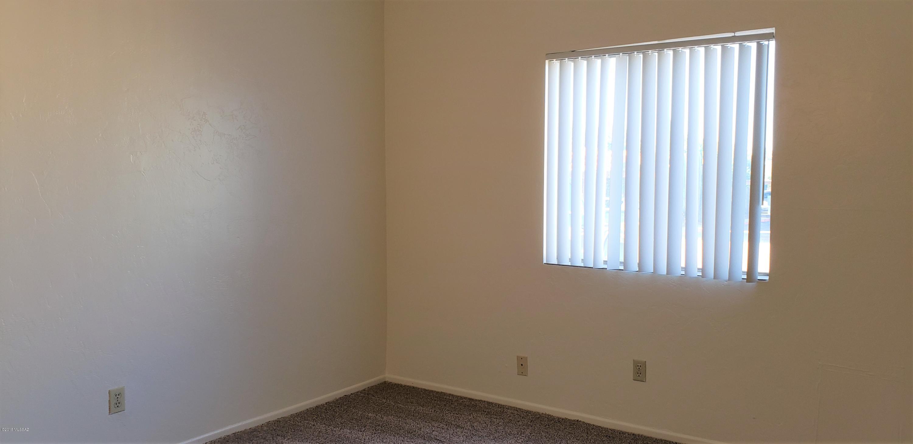 211 West Roger Road, Unit 19 Tucson, AZ 85705 - Photo 9 of 13