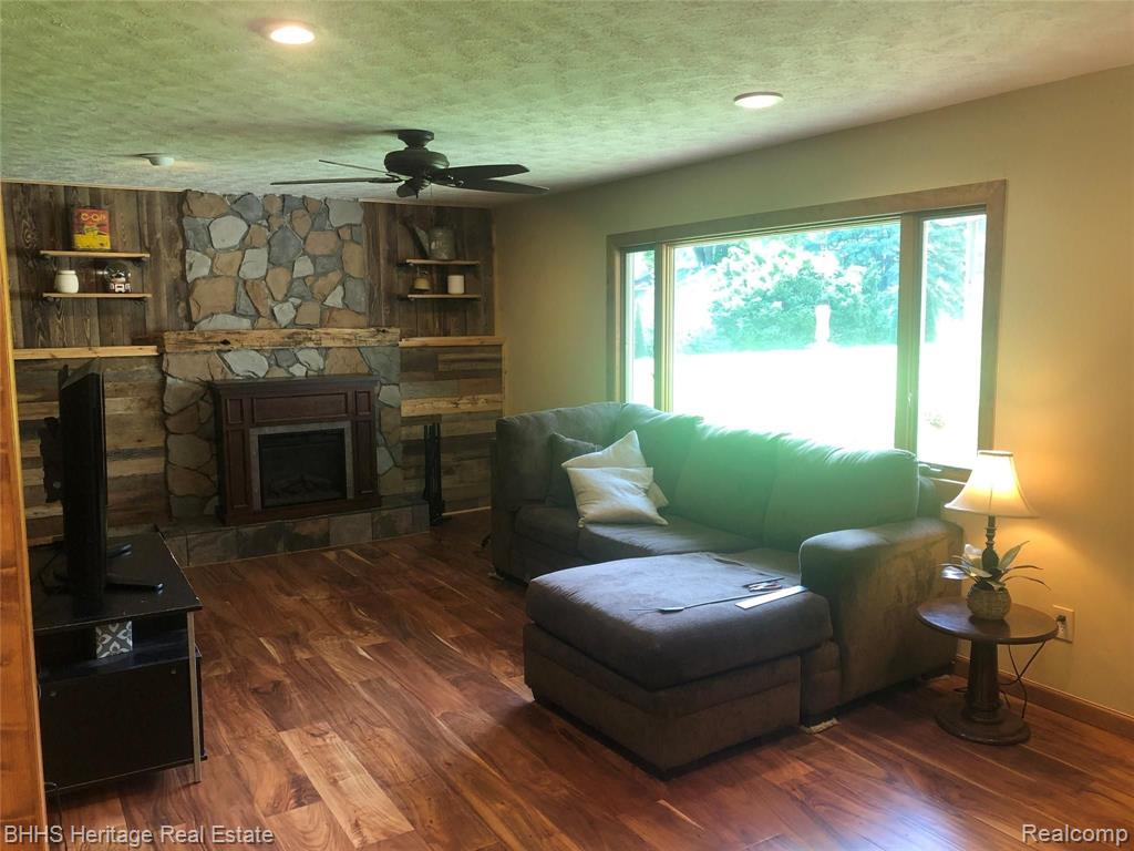 8415 McClements Road Brighton, MI 48114 - Photo 25 of 42
