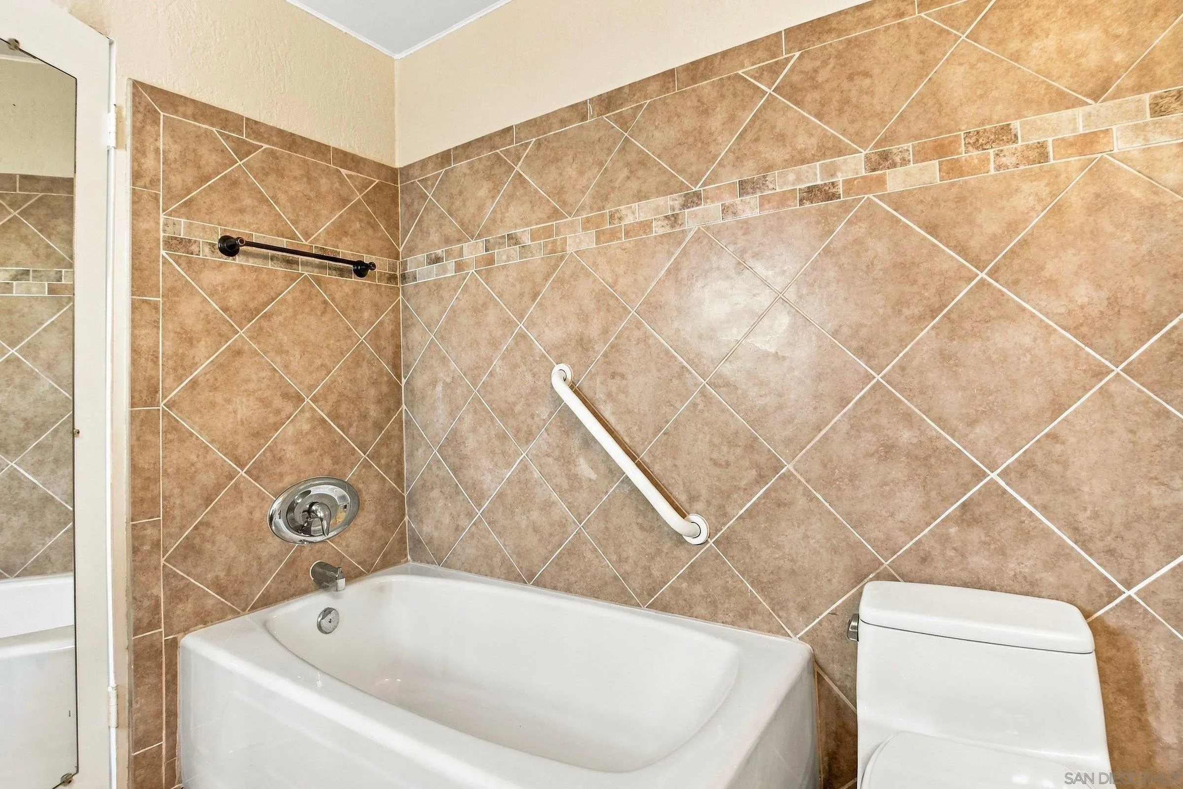 4848 1/2 Old Cliffs Road San Diego, CA 92120 - Photo 10 of 37 Gallery Image 10
