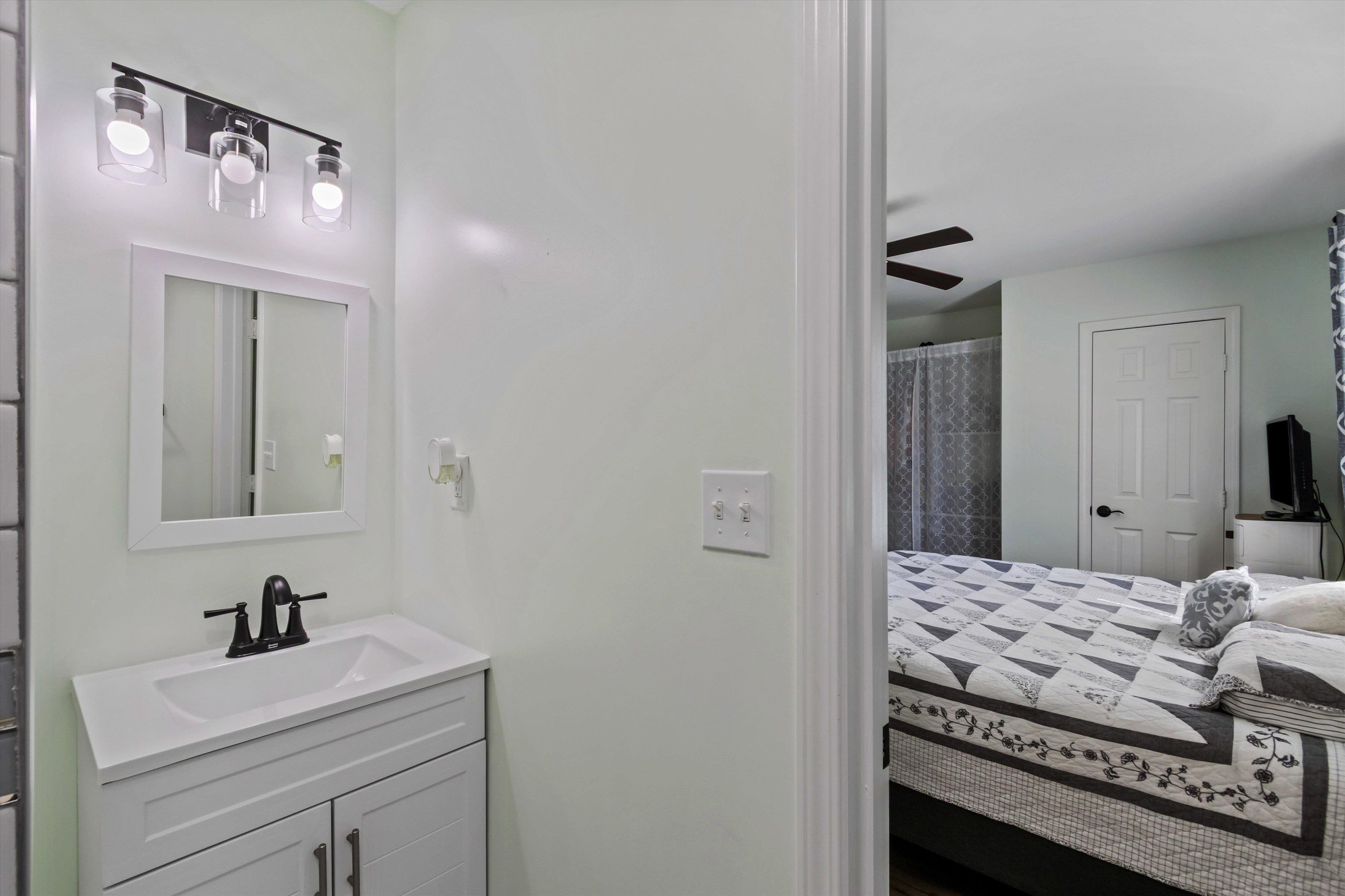 1217 Carlton Road Memphis, TN 38106 - Photo 16 of 32 Full bathroom featuring vanity, curtained shower, and ceiling fan