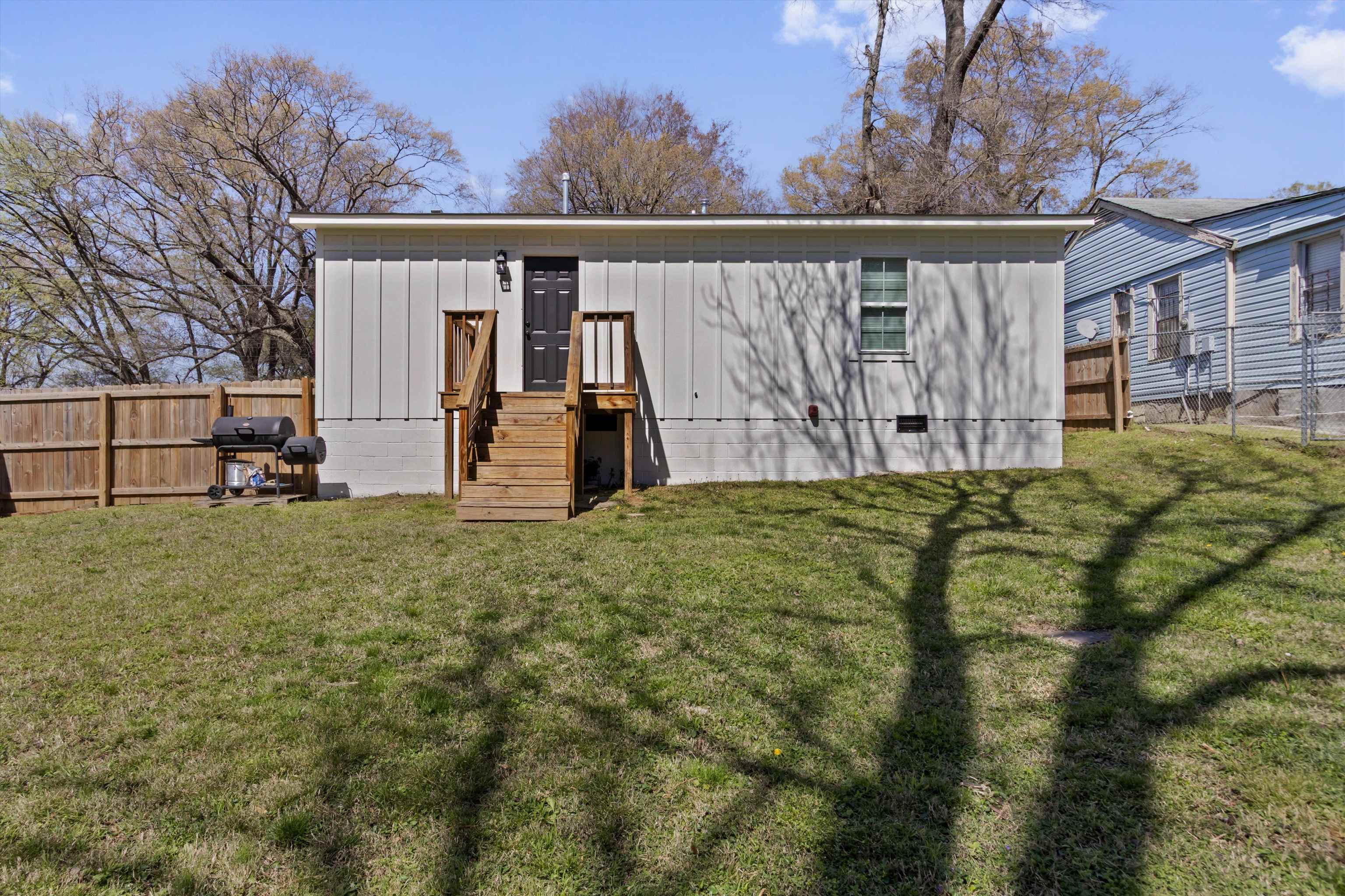 1217 Carlton Road Memphis, TN 38106 - Photo 23 of 32 View of outdoor structure with a fenced backyard