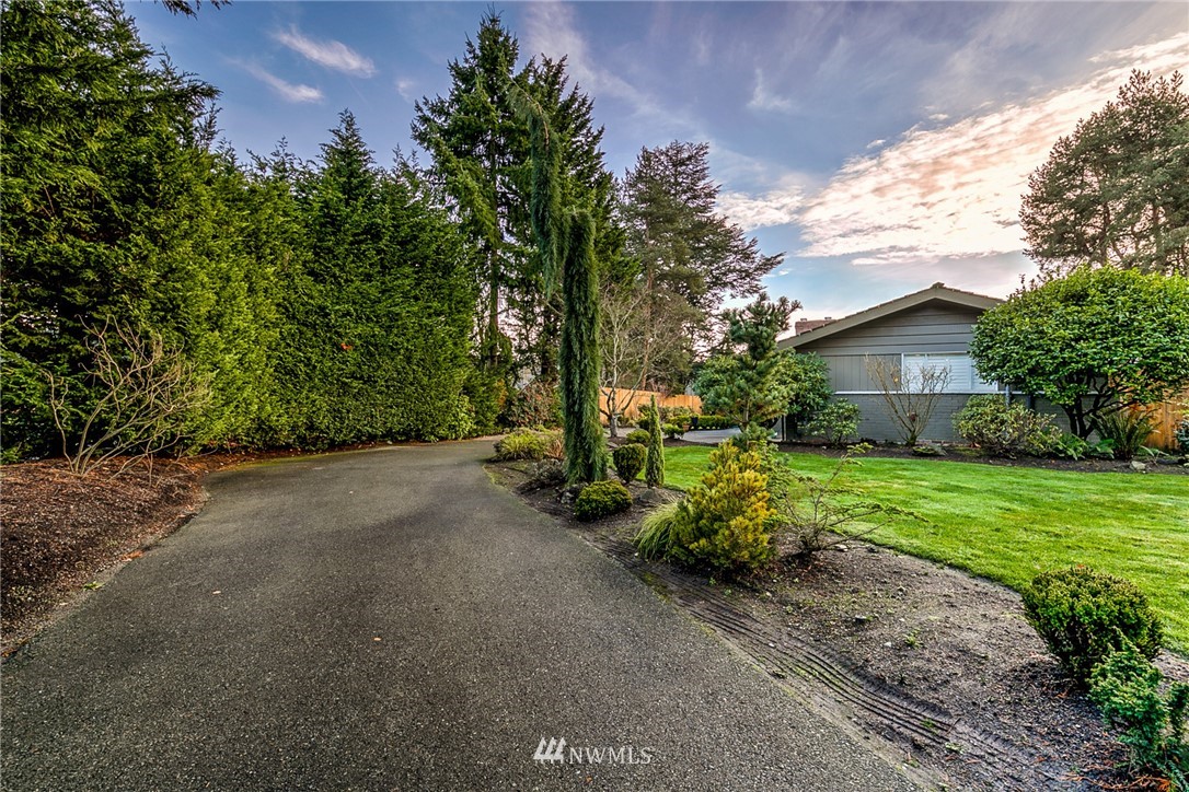 2831 Hunts Point Road Hunts Point, WA 98004 - Photo 2 of 25