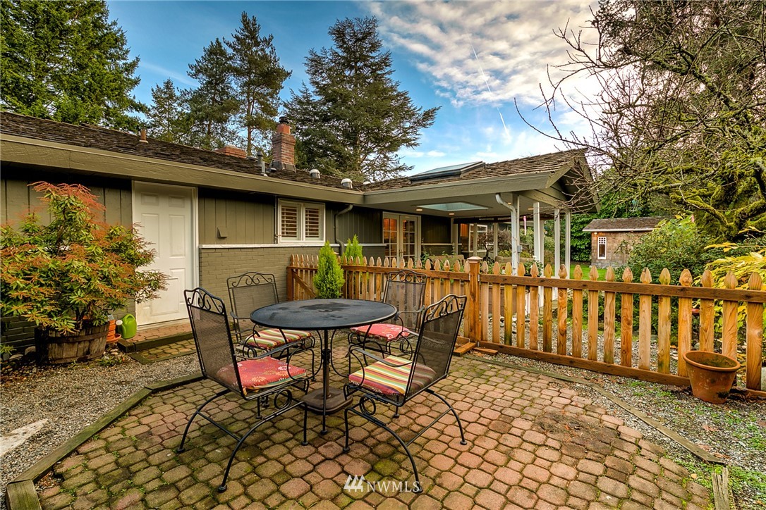 2831 Hunts Point Road Hunts Point, WA 98004 - Photo 11 of 25