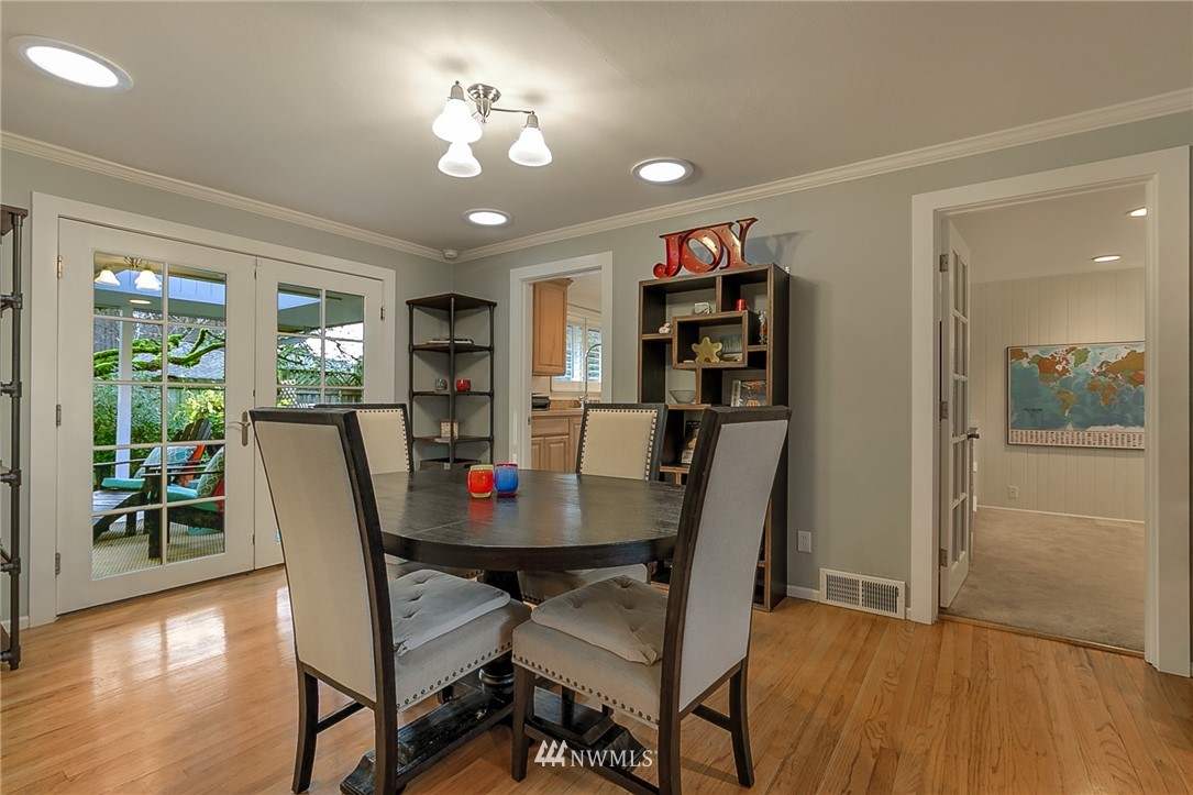 2831 Hunts Point Road Hunts Point, WA 98004 - Photo 15 of 25