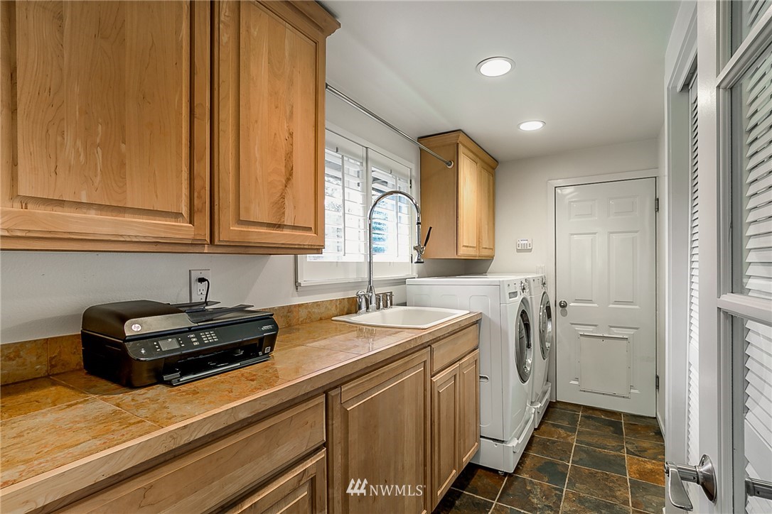 2831 Hunts Point Road Hunts Point, WA 98004 - Photo 17 of 25