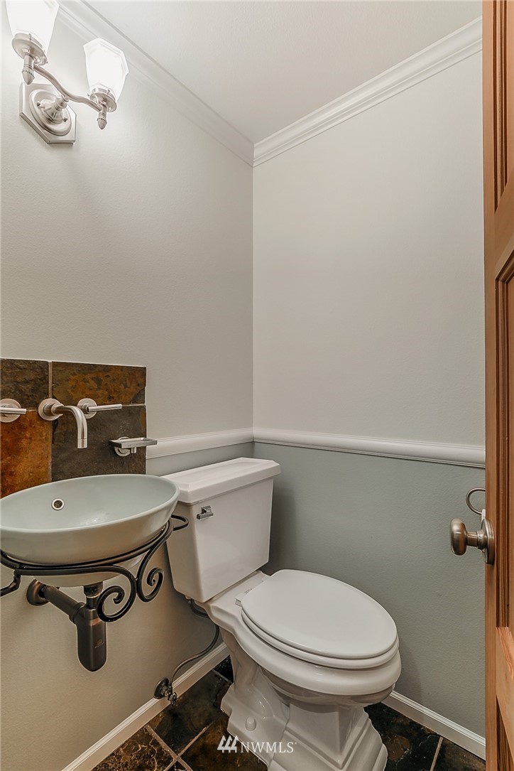 2831 Hunts Point Road Hunts Point, WA 98004 - Photo 18 of 25