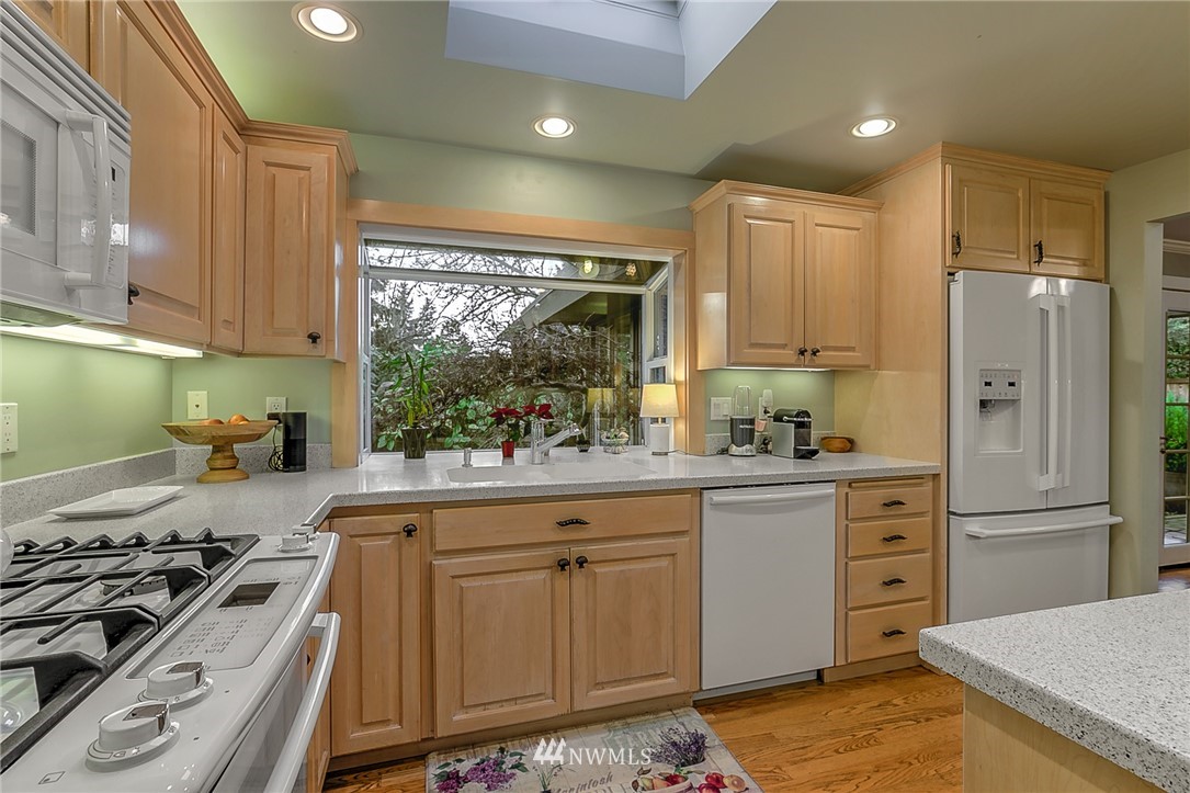 2831 Hunts Point Road Hunts Point, WA 98004 - Photo 20 of 25