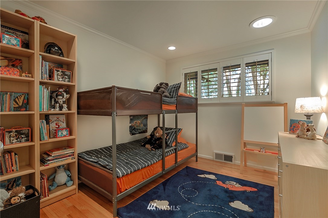 2831 Hunts Point Road Hunts Point, WA 98004 - Photo 22 of 25