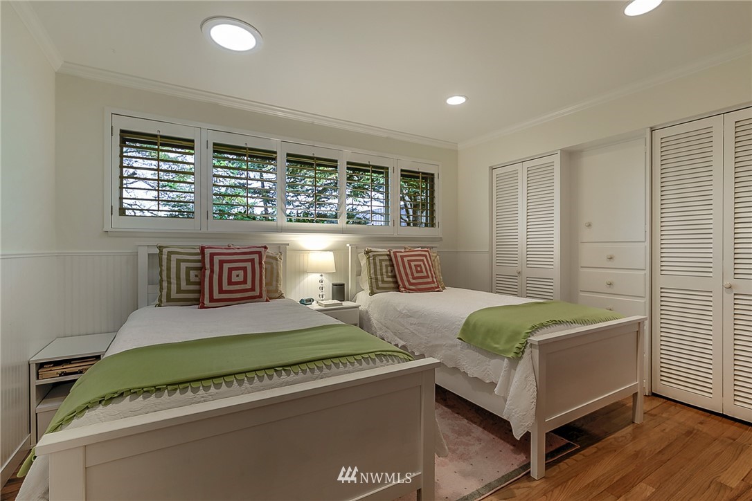 2831 Hunts Point Road Hunts Point, WA 98004 - Photo 23 of 25