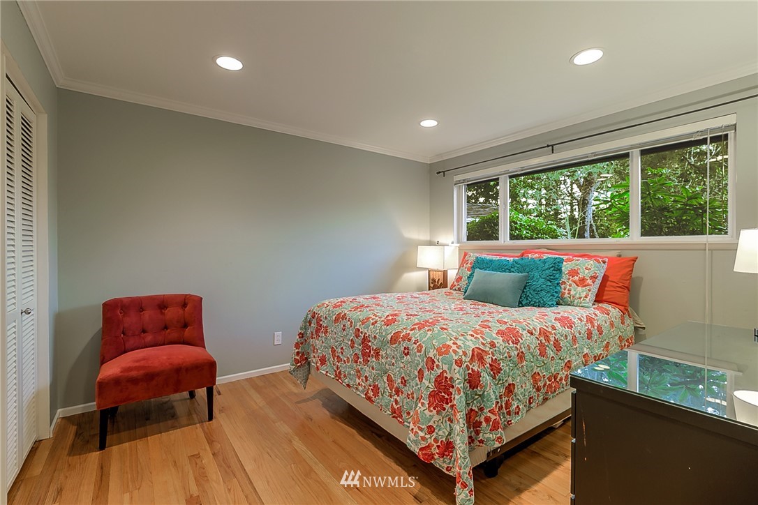 2831 Hunts Point Road Hunts Point, WA 98004 - Photo 25 of 25