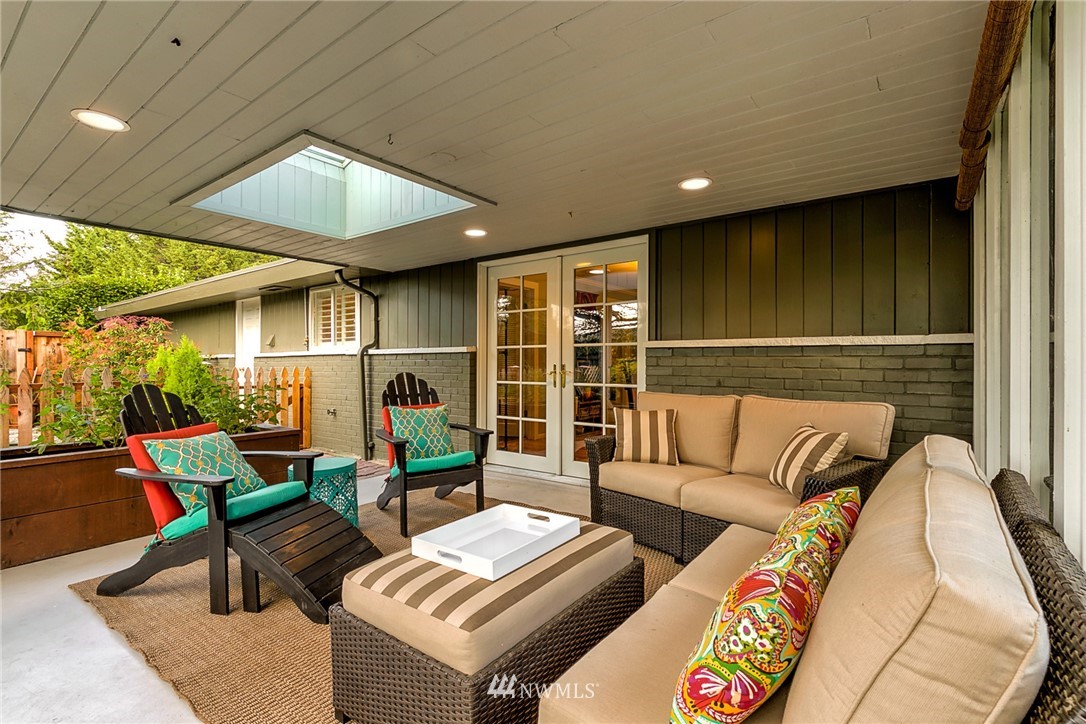 2831 Hunts Point Road Hunts Point, WA 98004 - Photo 6 of 25