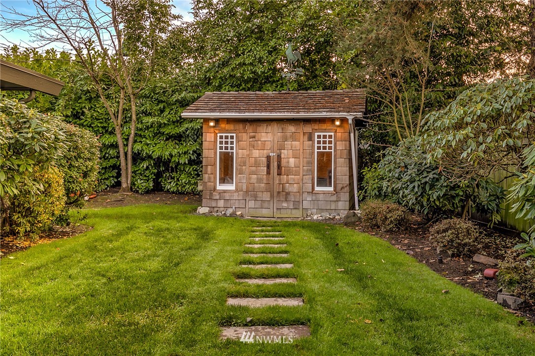 2831 Hunts Point Road Hunts Point, WA 98004 - Photo 7 of 25